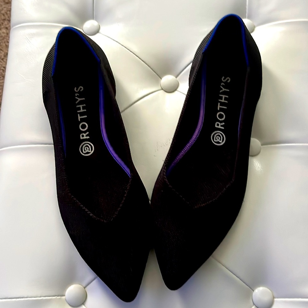 Black pointed toed Rothy’s